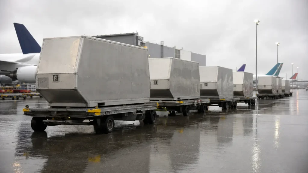 Air cargo build-up used on the China to Noida (India) freight lane